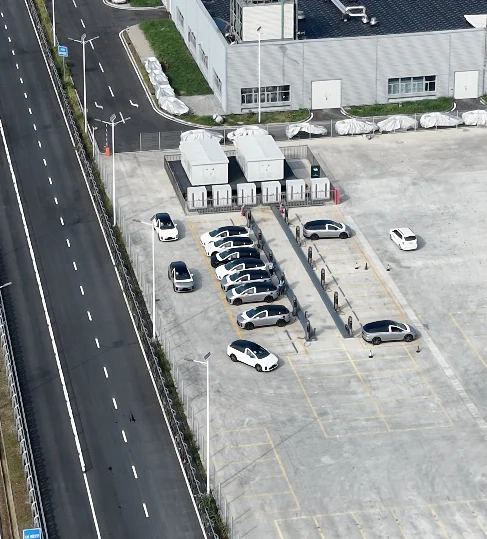 工厂应该是开始继续干了，昨天下午好多群友