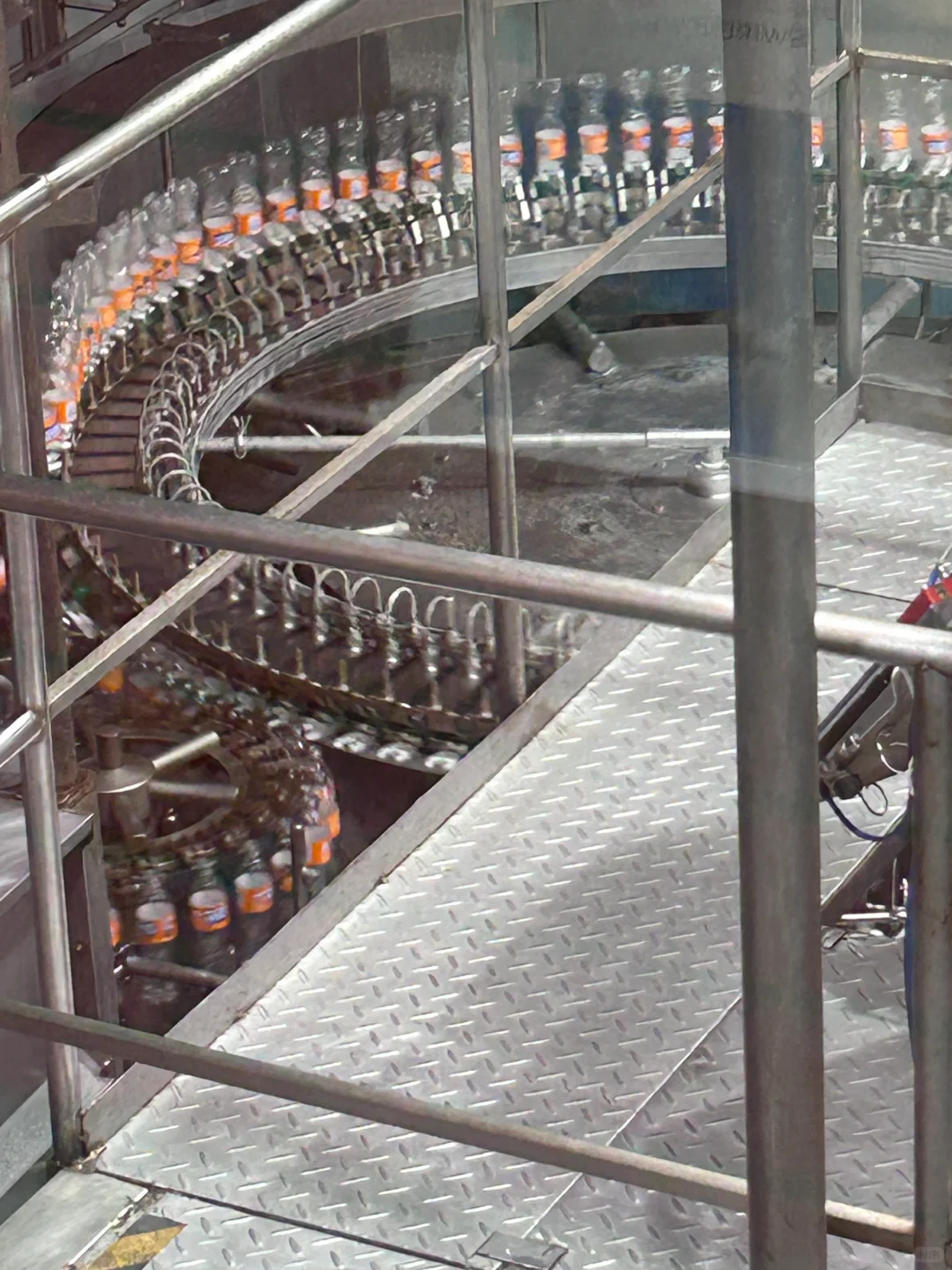 揪住一些生产线上的芬达！