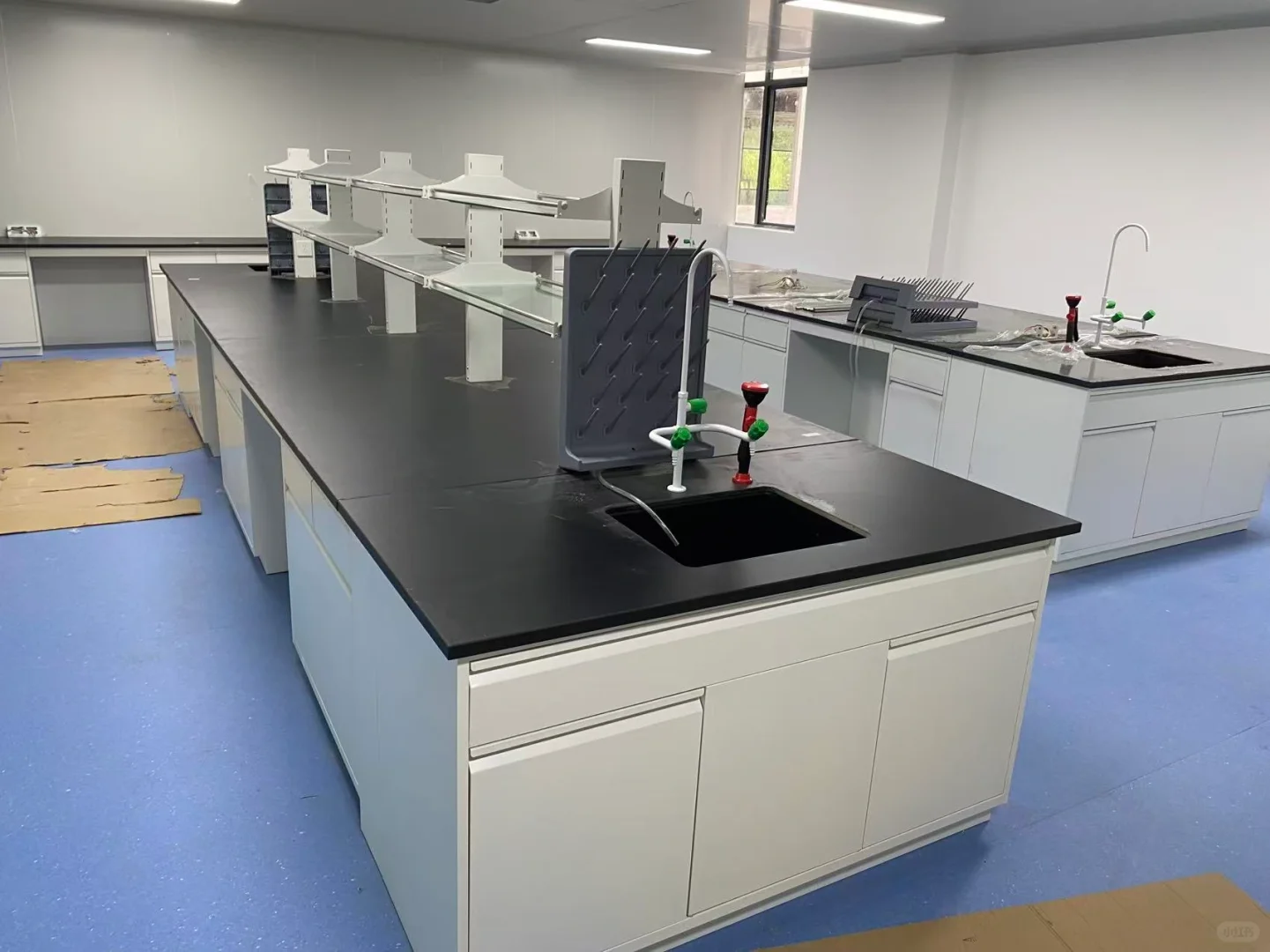 有没有老板们需要采购实验室家具