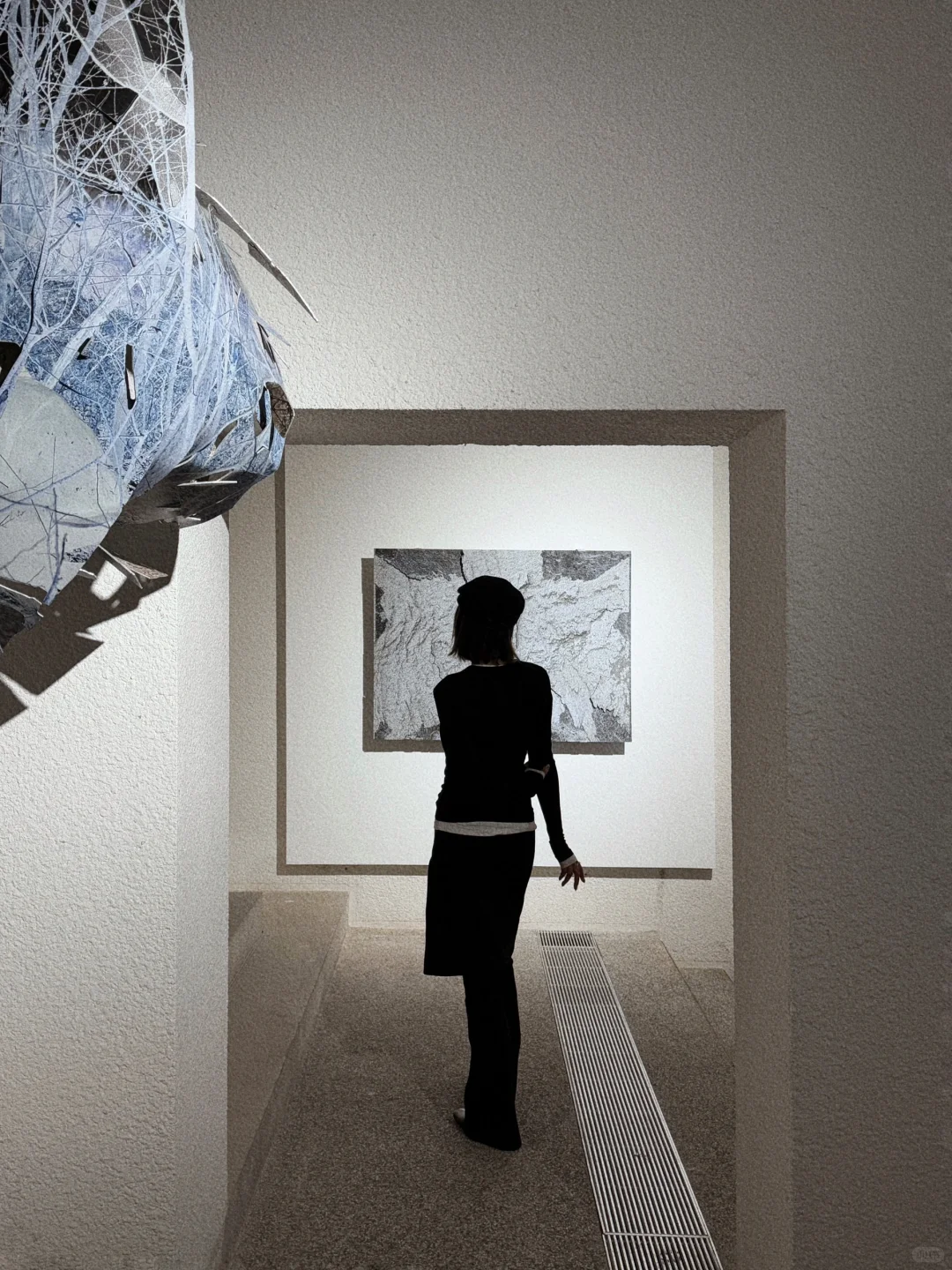 ?798新展「我借用了过去的乐观」温柔又暴力