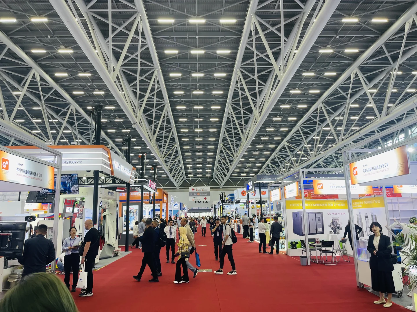 参加广交会的第三天，现场超热闹！