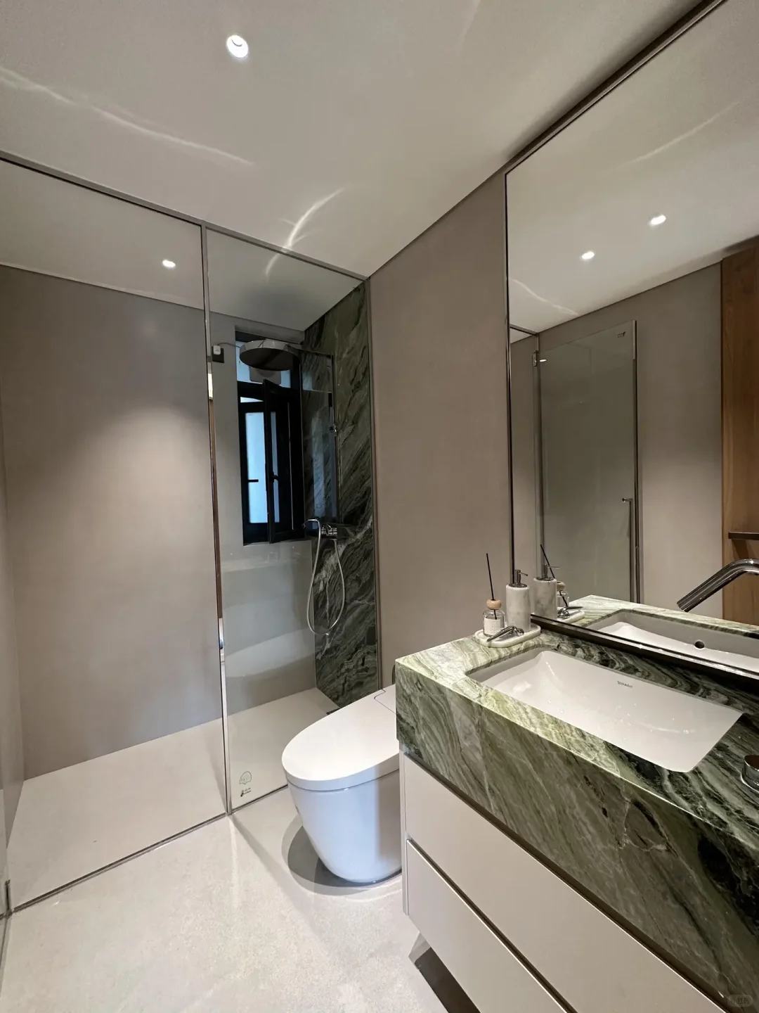 个人转租 大型落地窗 价格来谈