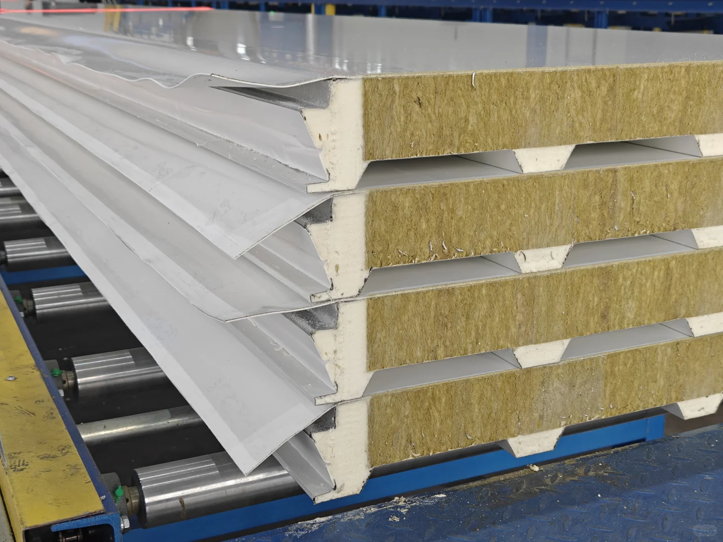 宁夏tpo柔性光伏防水屋面板厂家