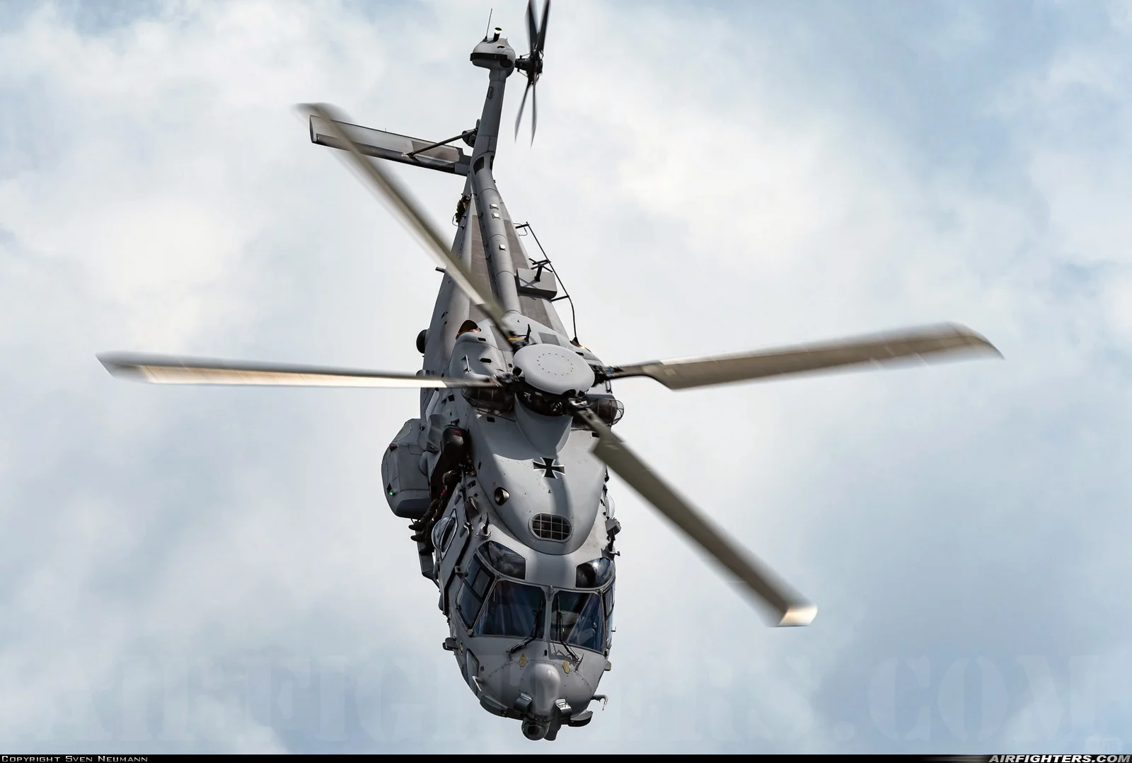 双发多用途直升机:NH-90?