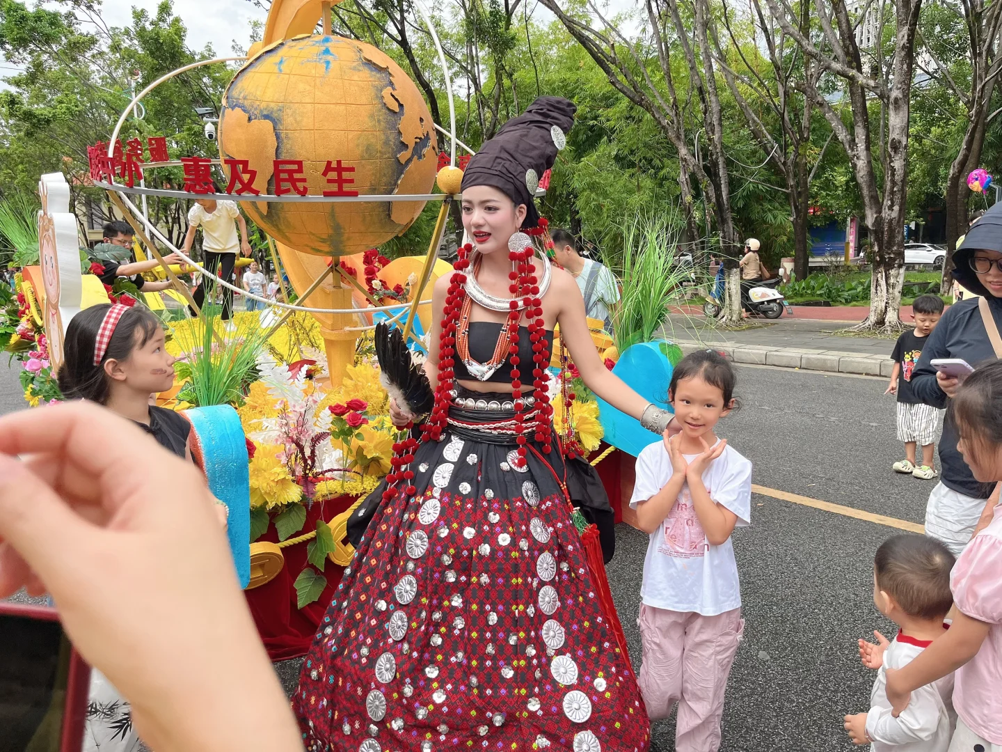 瑞丽?去边境线上感受国际节日：胞波节