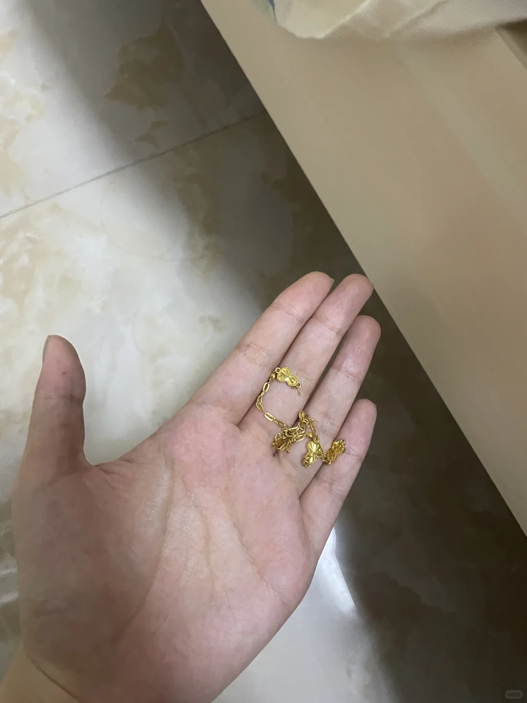 用Deepseek找到了丢失的金手链！