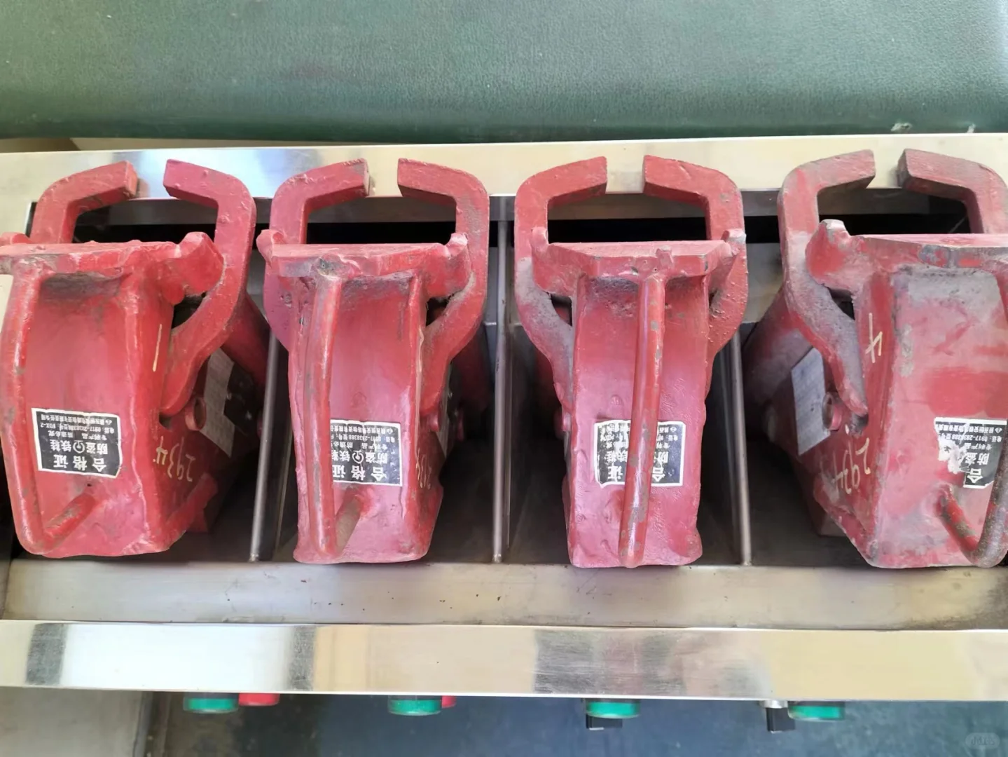 怎么火车也要穿鞋？