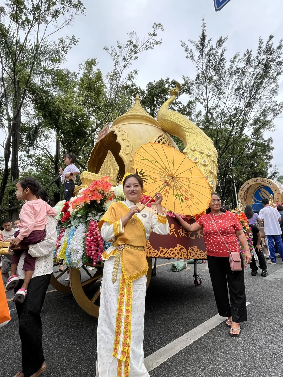 瑞丽?去边境线上感受国际节日：胞波节