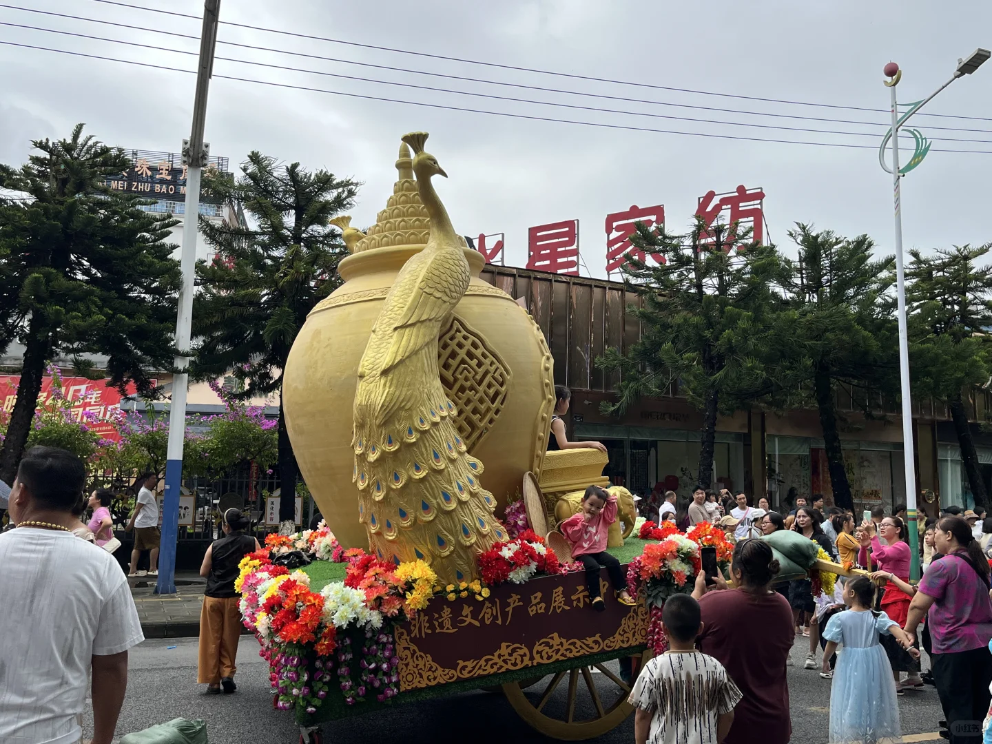 瑞丽?去边境线上感受国际节日：胞波节
