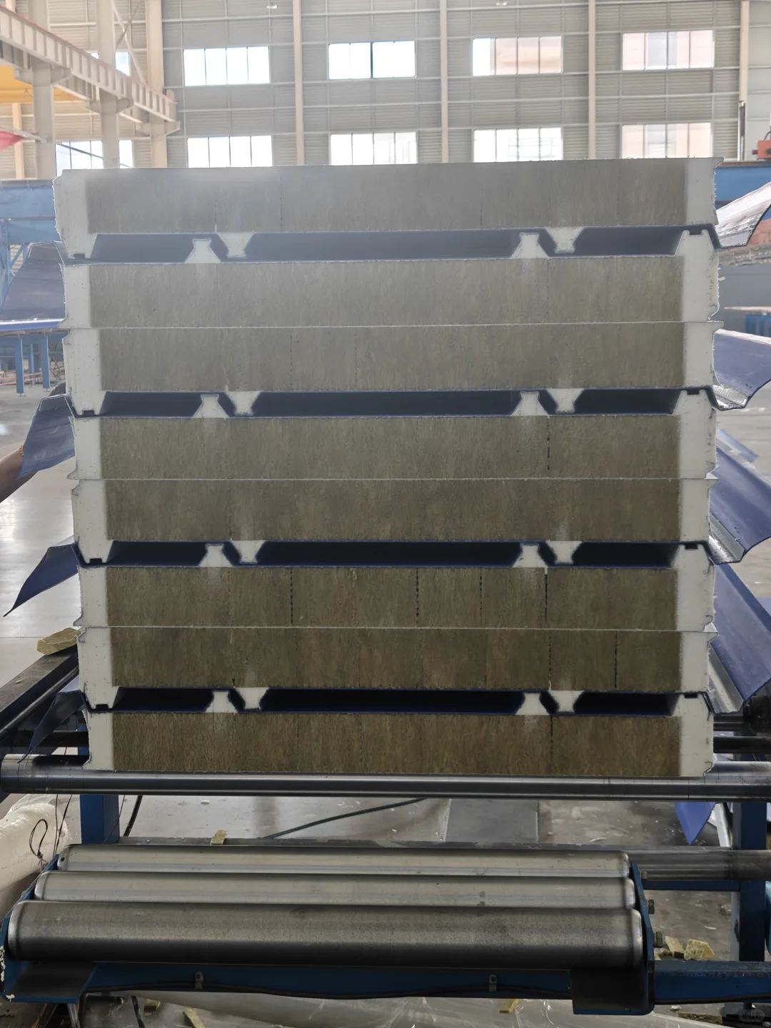 宁夏tpo柔性光伏防水屋面板厂家