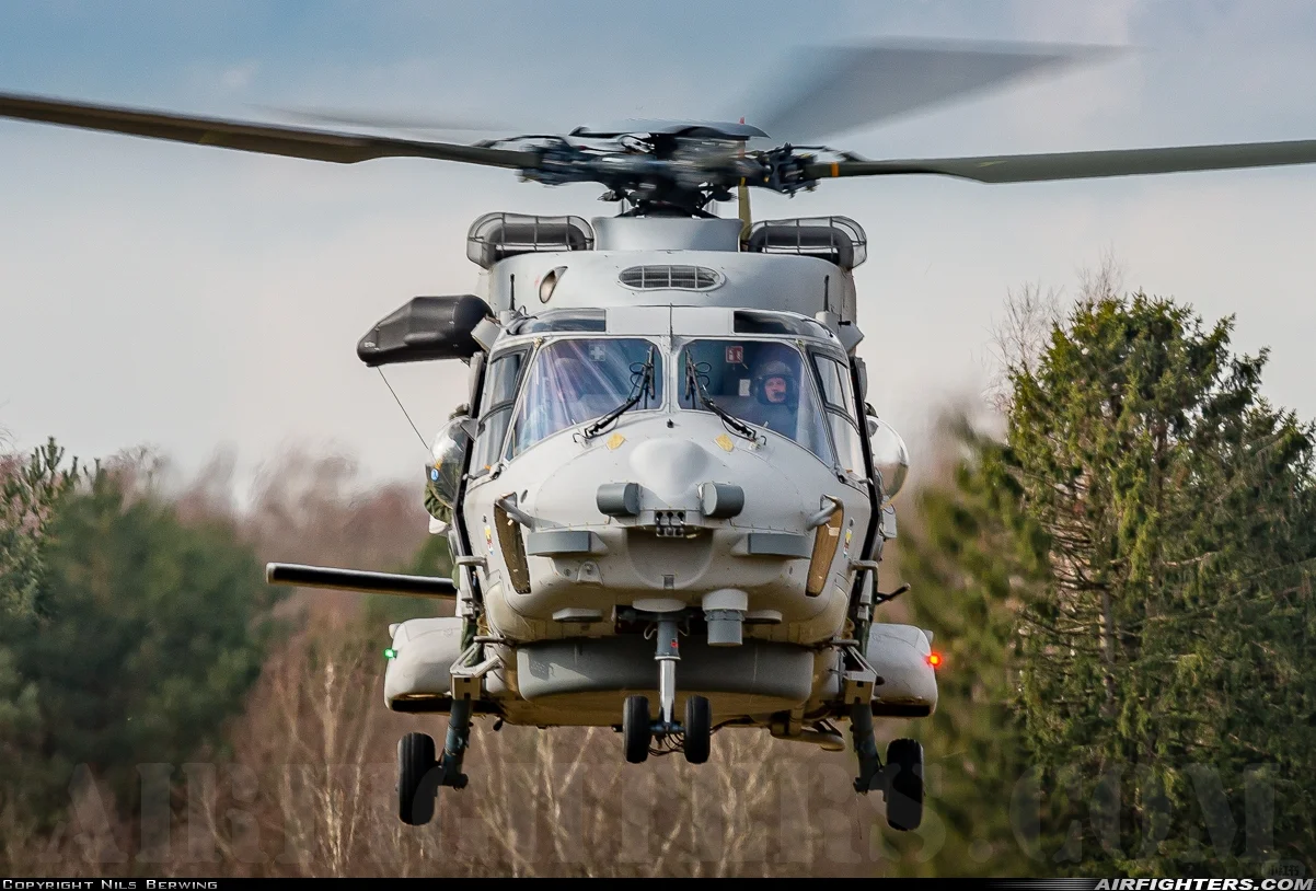 双发多用途直升机:NH-90?