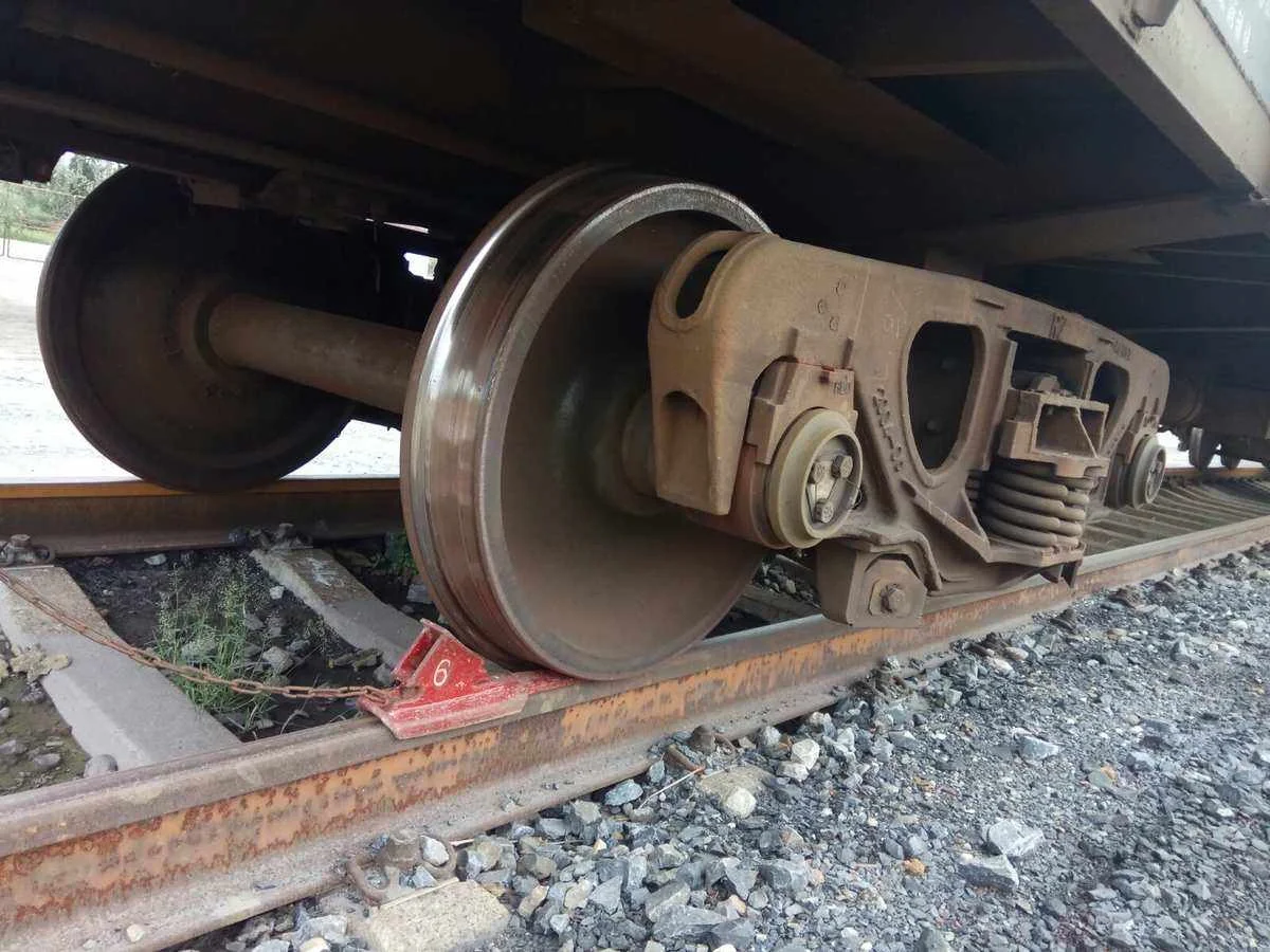 怎么火车也要穿鞋？