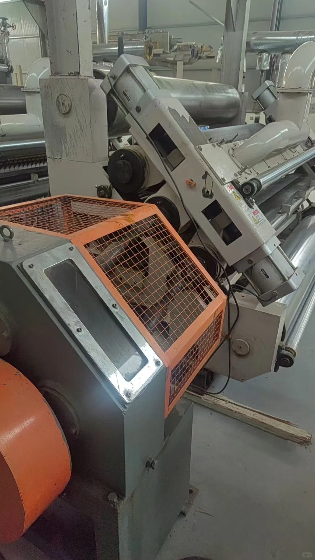 出售旧的单面瓦楞机 液压支架 切纸机 。