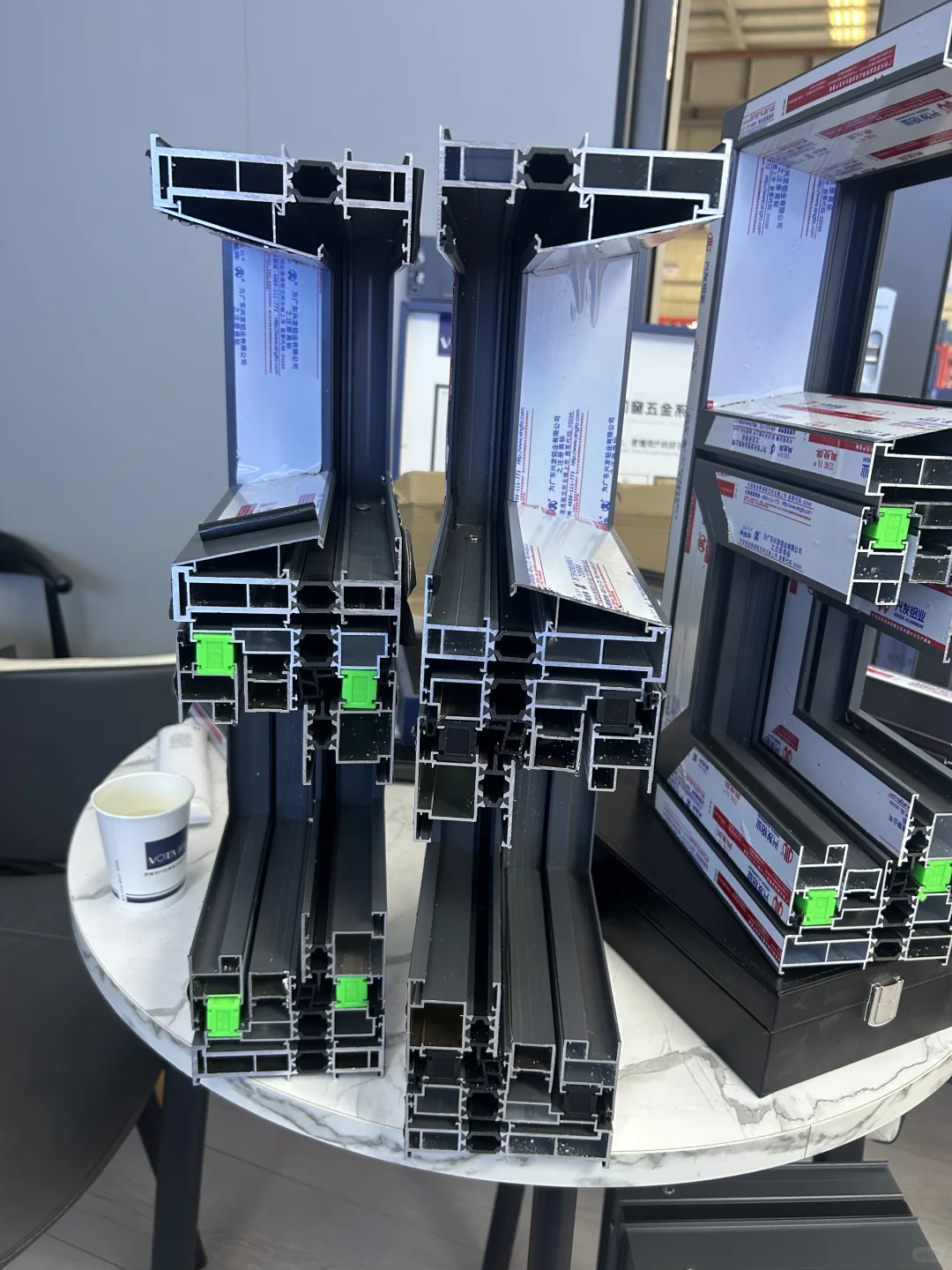 自装第一步，直接去厂里看材料定窗户