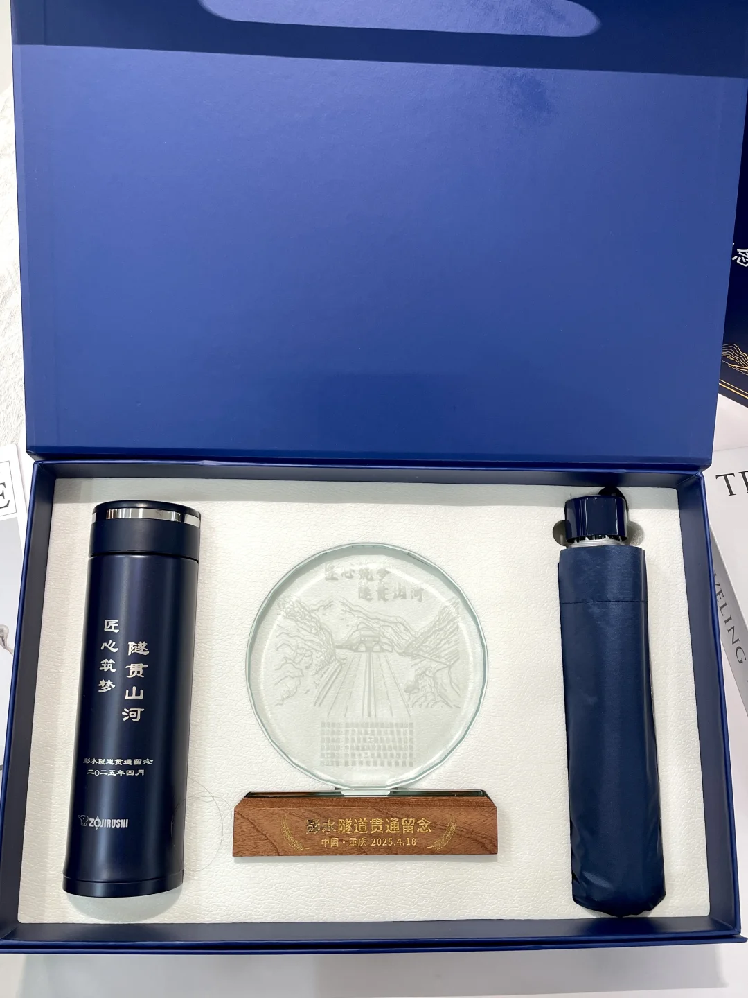 ?【国潮商务新范式！中国建铁联名礼盒?✨ 把