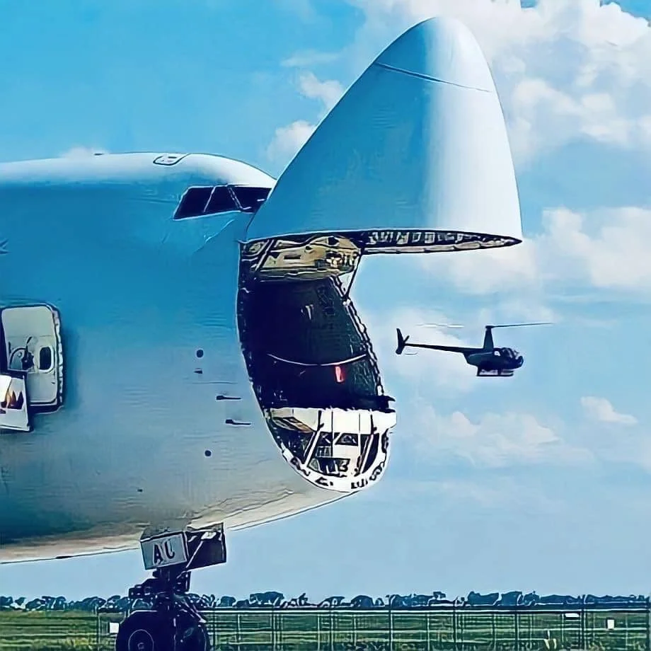 直升机从运输机直接飞出