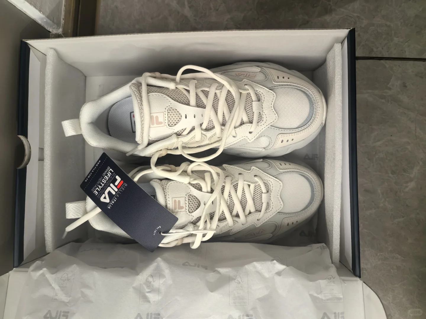 出斐乐蕨草白中白-亮灰37.5-350