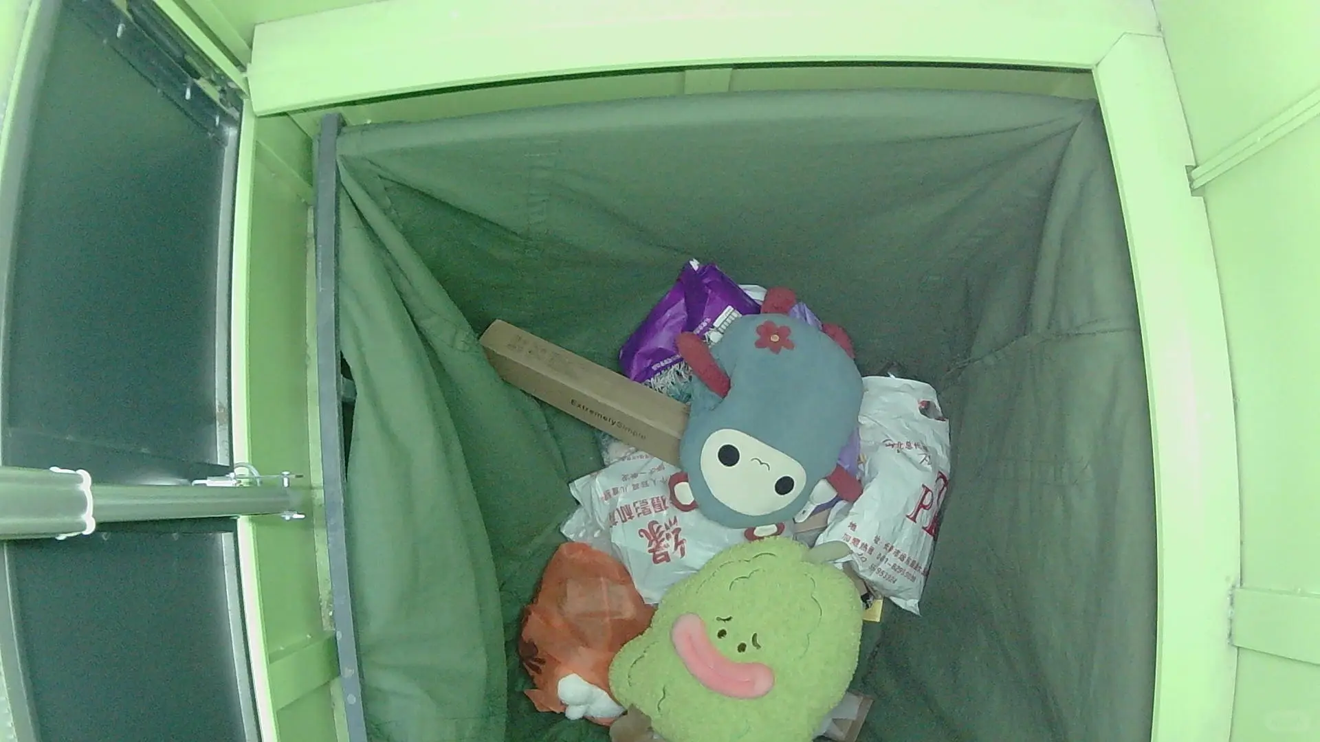 感谢废品回收箱，让每个废物有家可归