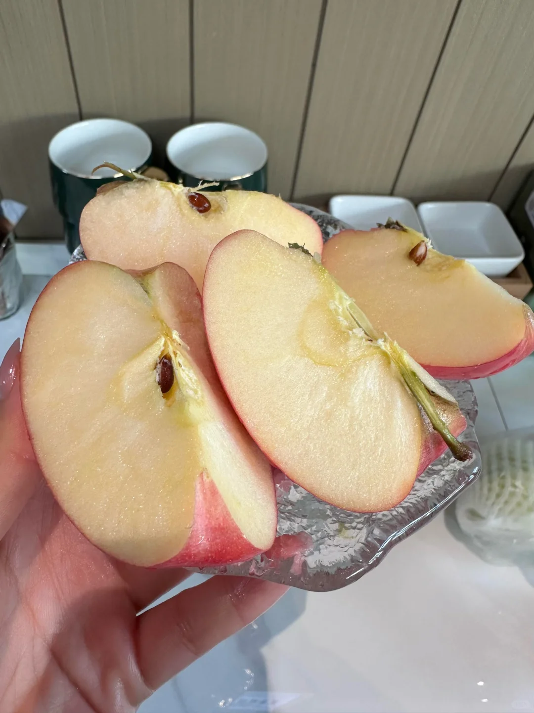 我也不想买呀！但是12.9到手一大箱，好脆甜