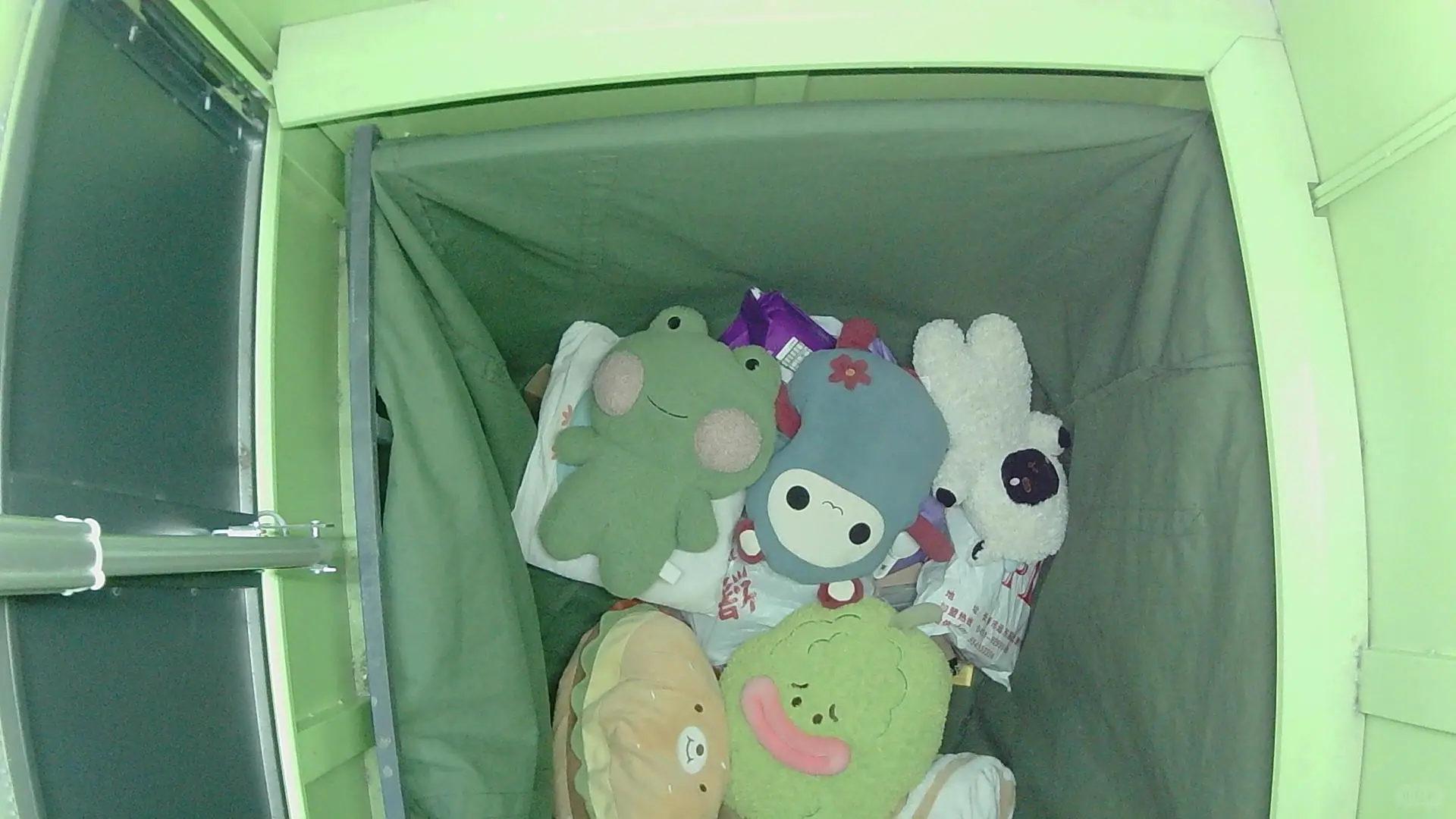 感谢废品回收箱，让每个废物有家可归