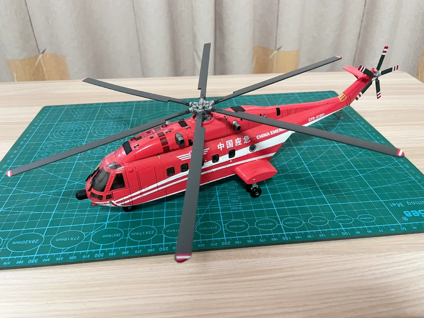 直8运输直升机，新年就来个大红配色吧！