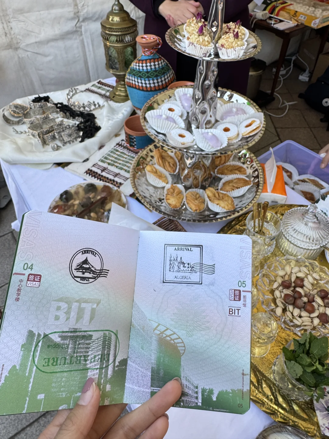 在北理的国际文化交流节疯狂集邮??