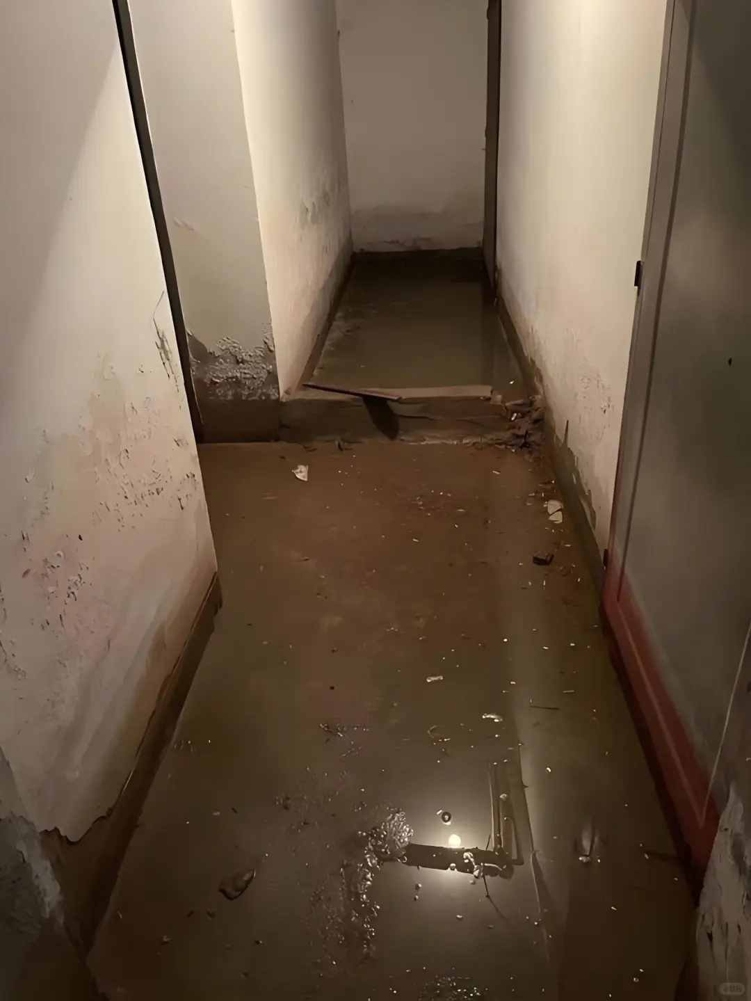 请问地下室漏水怎么办？