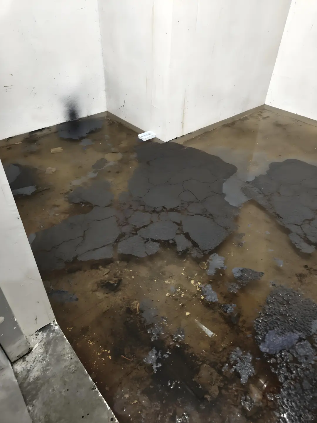 请问地下室漏水怎么办？