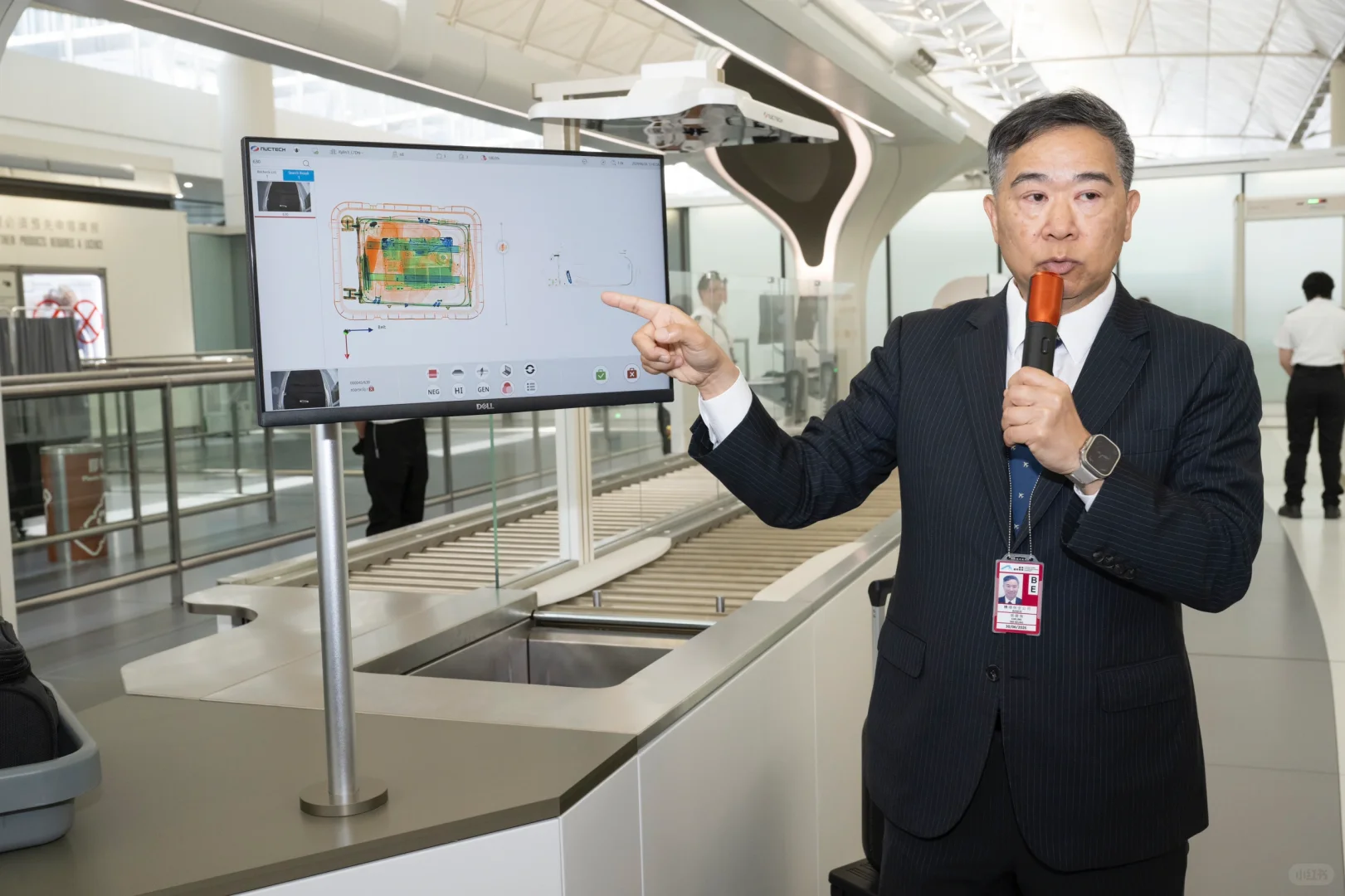 实慕，香港机场安检无需再掏出电脑、液体等