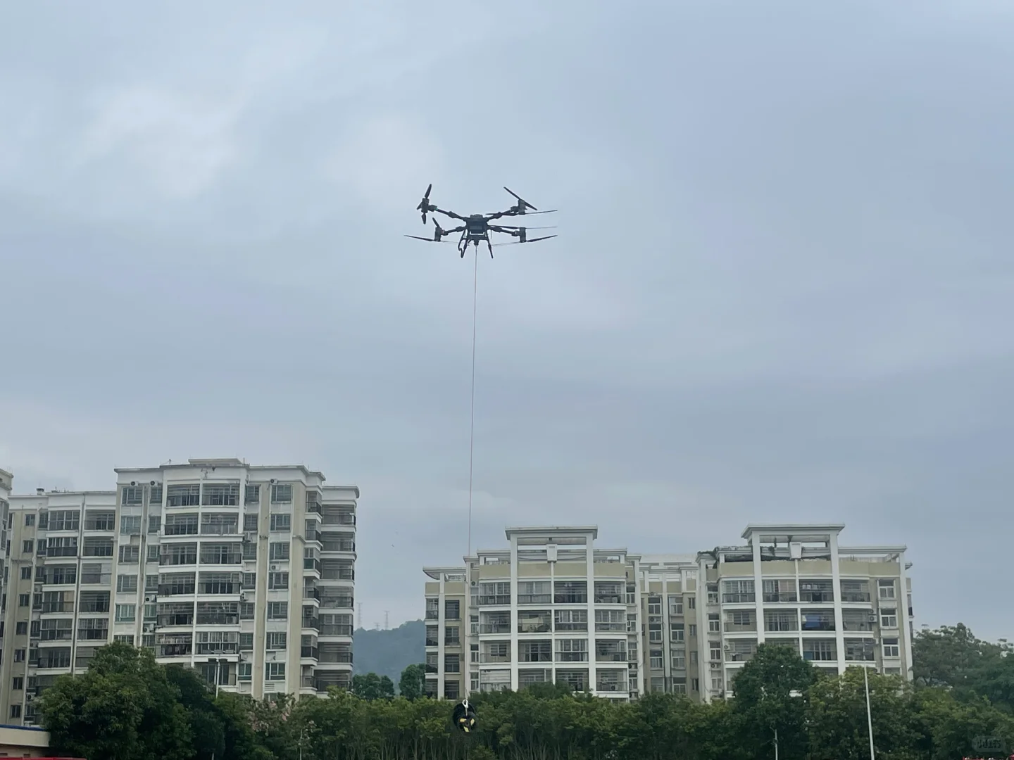 大载重吊运无人机