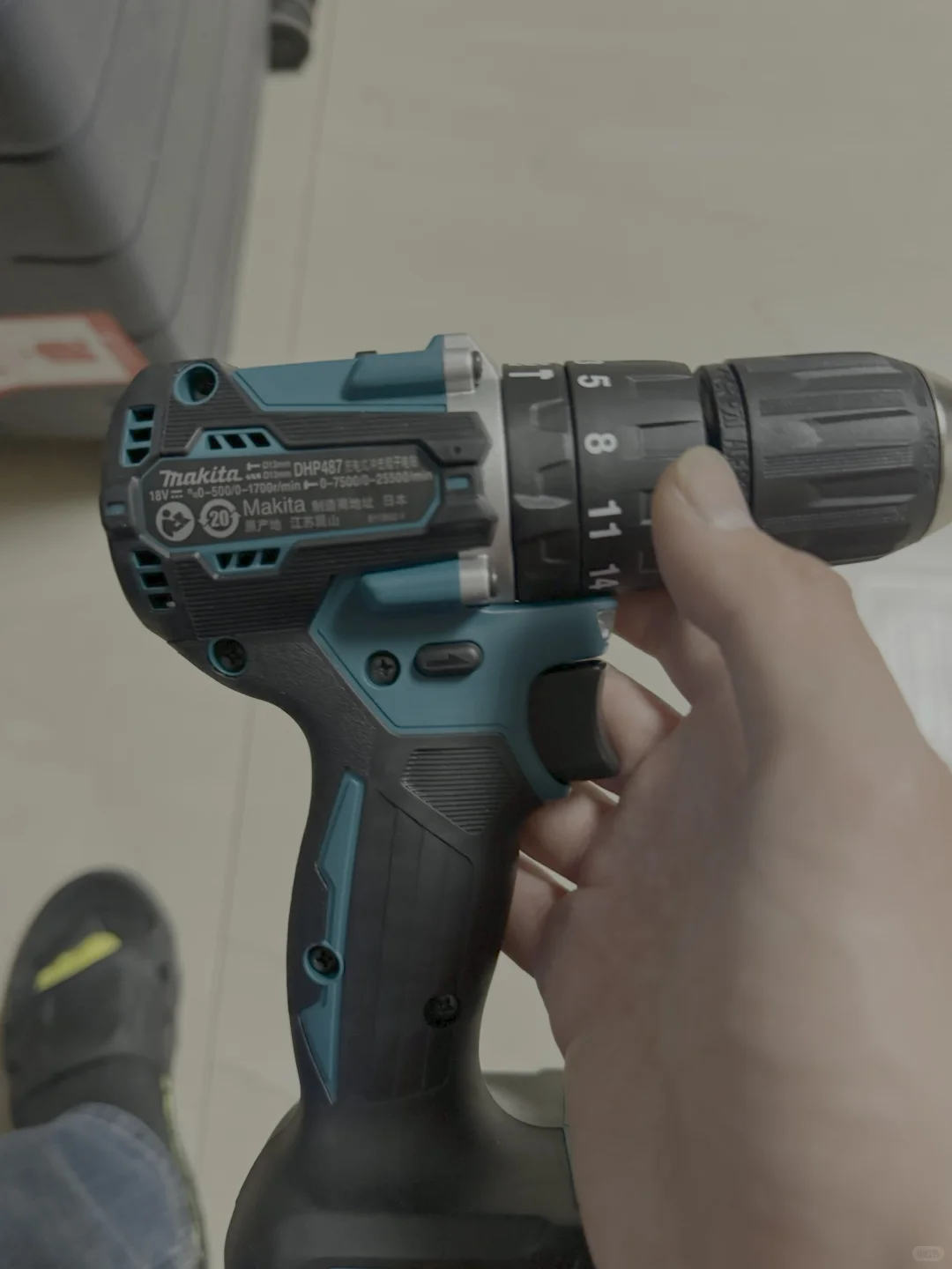 回国给老丈人买了把电钻