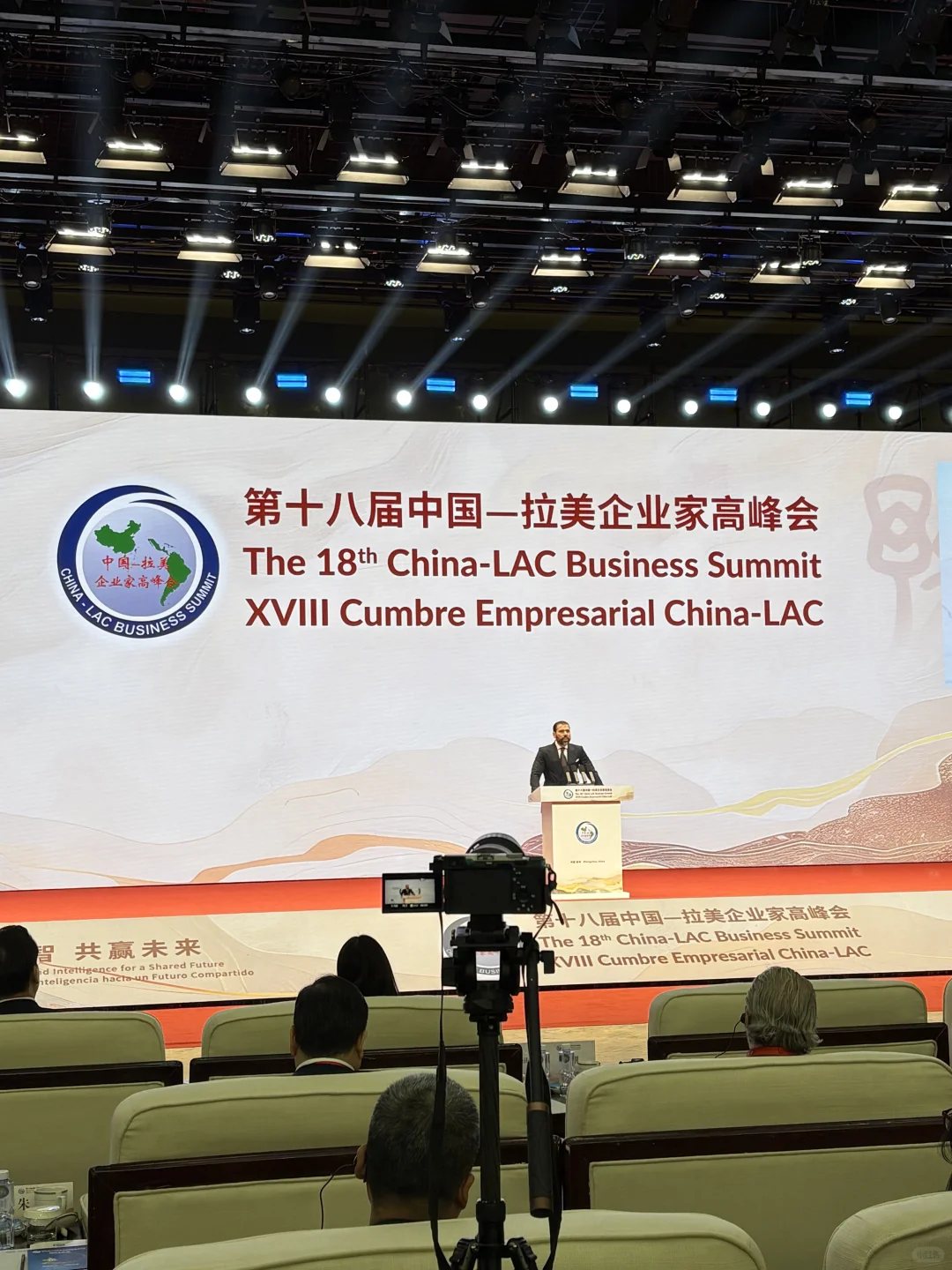 00后媒体人|把马面裙穿到国际峰会