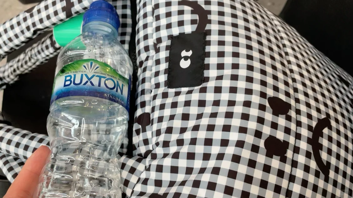 希思罗安检太先进大瓶水都能携带了