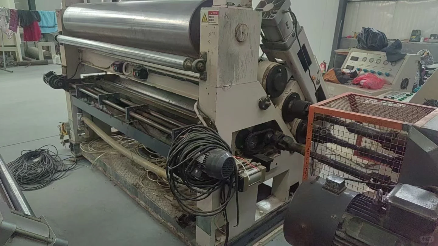 出售旧的单面瓦楞机 液压支架 切纸机 。