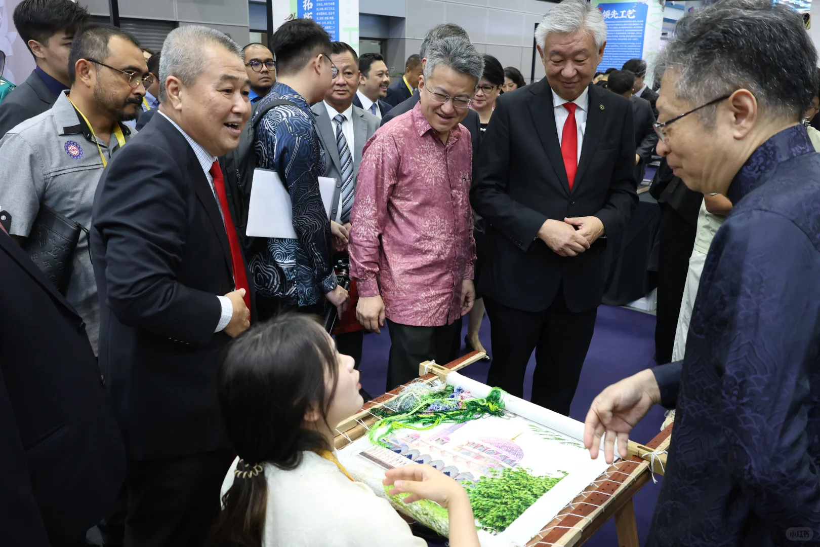 谁说刺绣没有国际范？中国非遗走向世界！