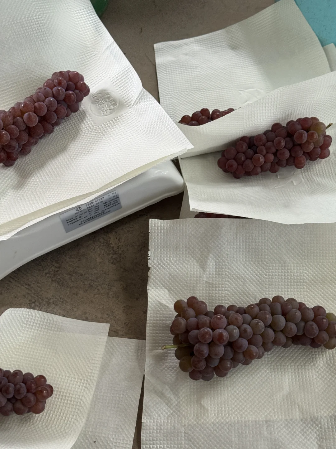 爷爷不会卖?只知道怎么种好葡萄10多块一箱