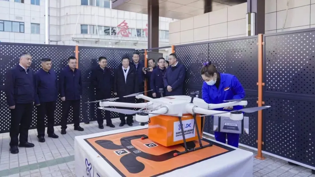 江苏徐州市首条医疗物资无人机配送航线首飞
