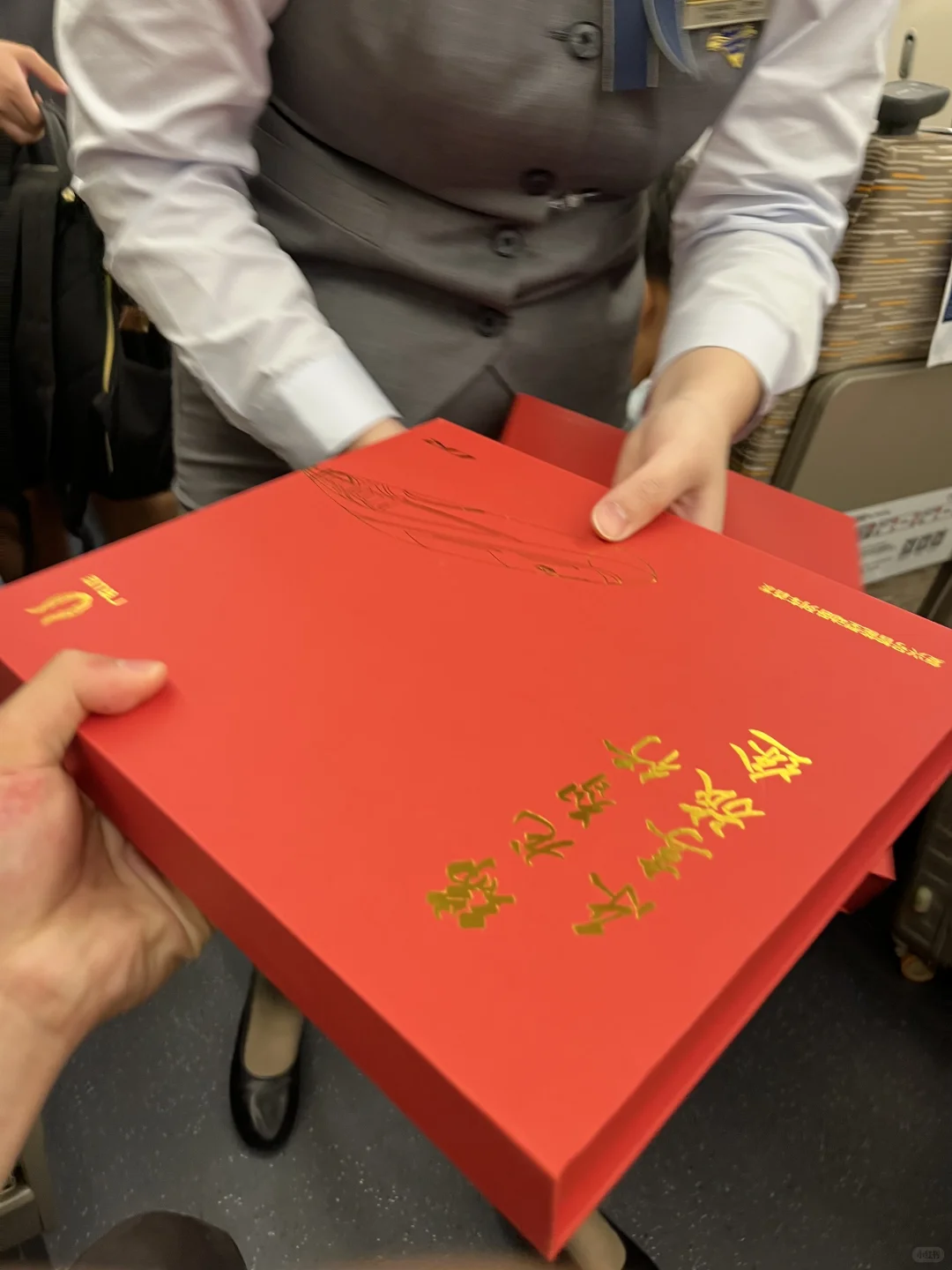 复兴号智能型动卧首发礼盒真的太好看了