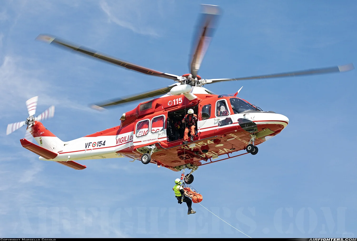 双发中型直升机:AW139?