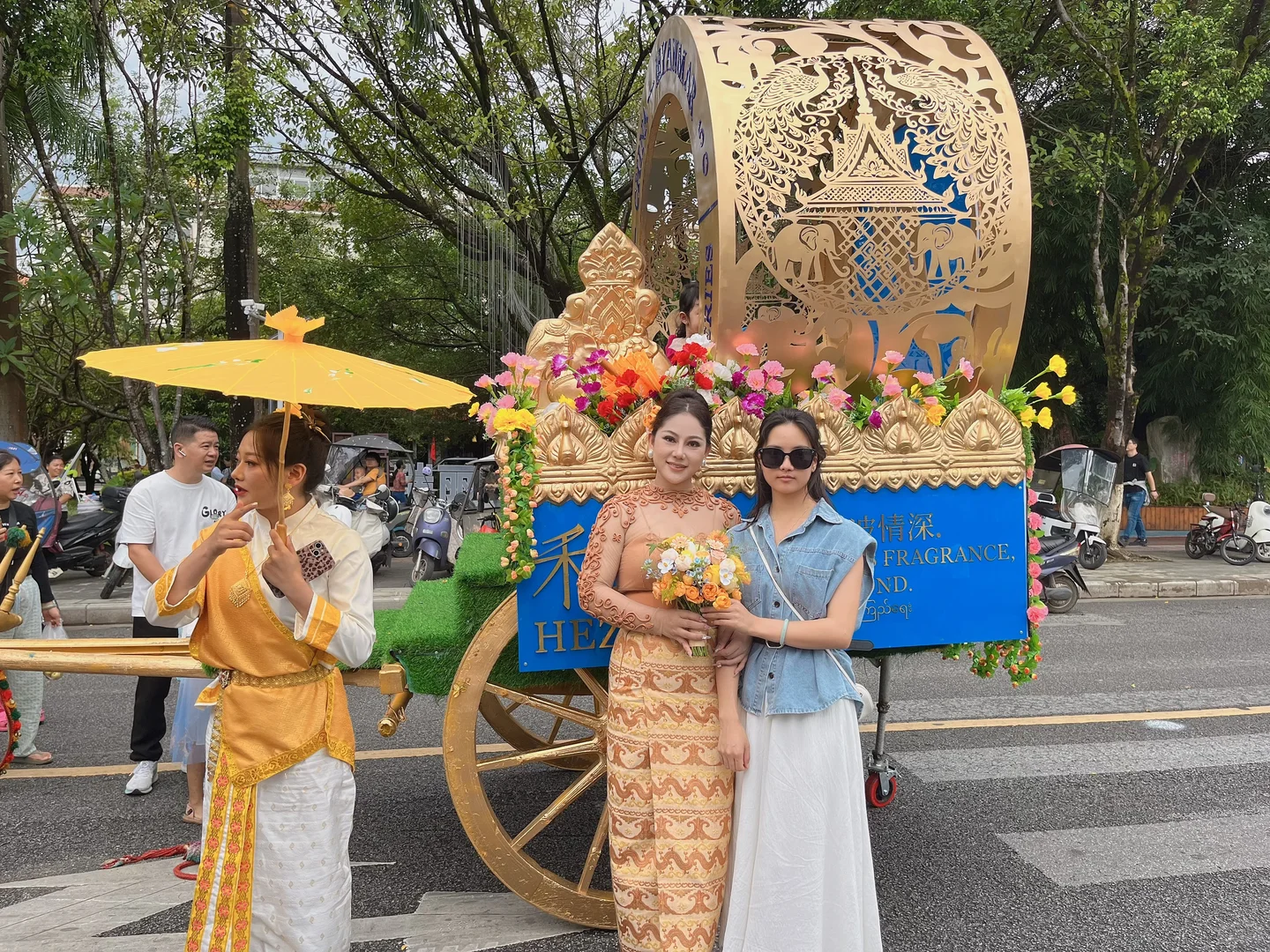 瑞丽?去边境线上感受国际节日：胞波节