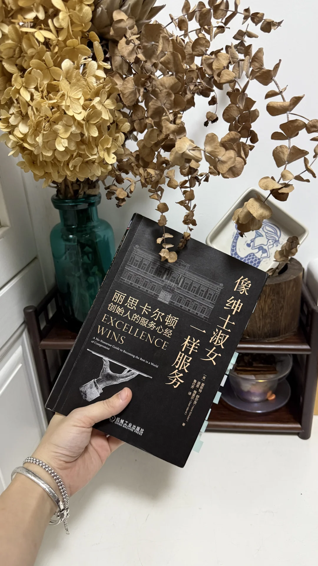 不卷价格卷体验！《丽思卡尔顿创始人的服务心