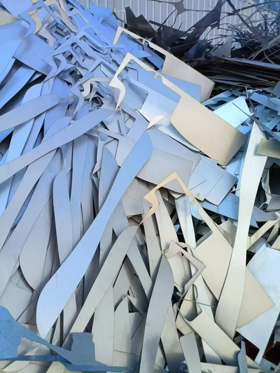 高价大量回收各种废铁，废钢，二库存积压物