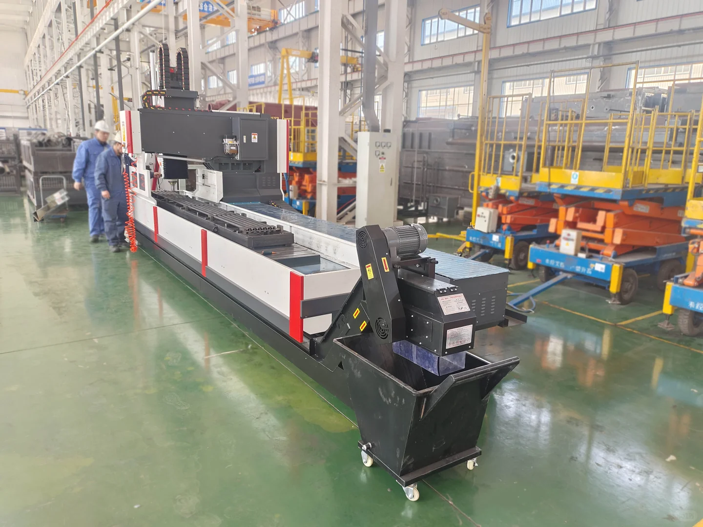 数控加工中心配备自动排屑装置的具体优势