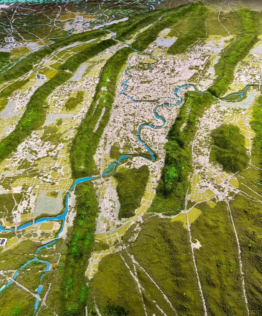 山城重庆：火锅之都，真是满眼全是山山山山