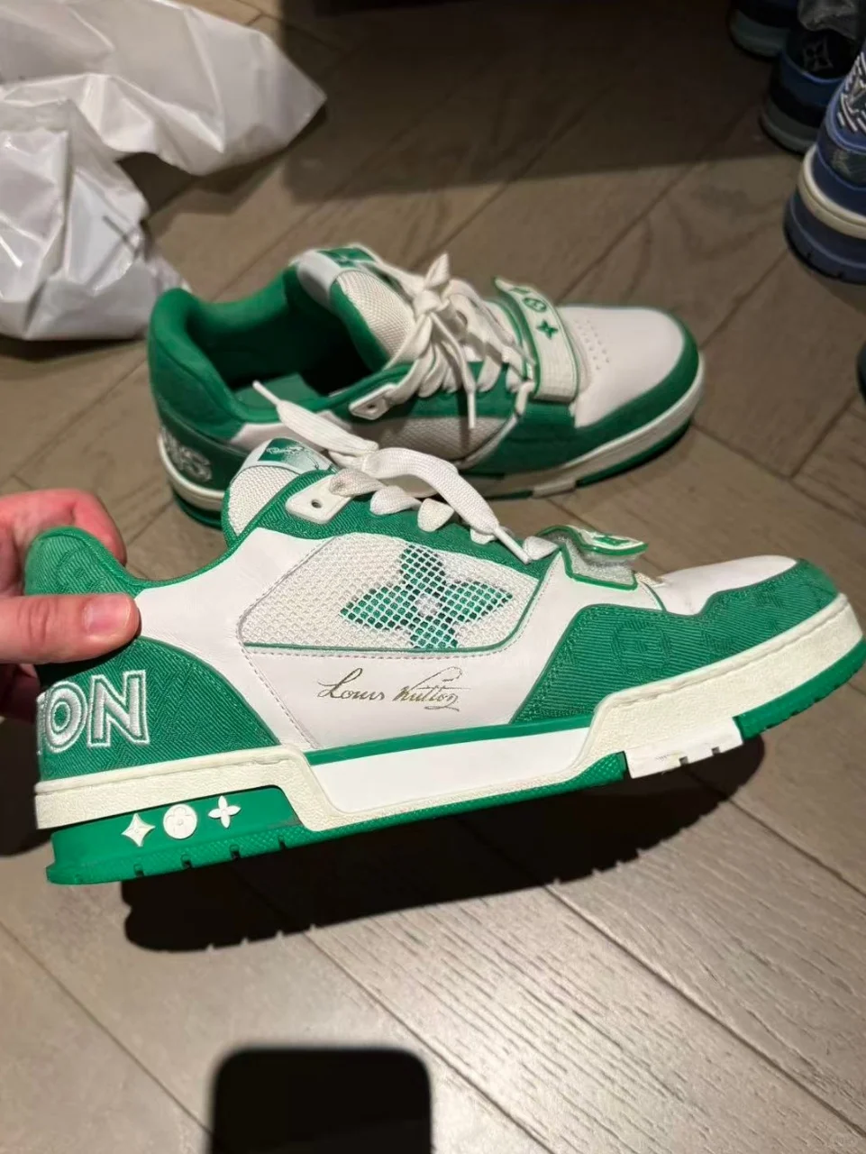 没想到LV这双trainer鞋还挺保值的！