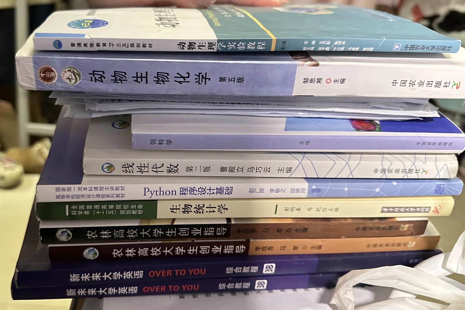 出动物科学专业课本，315➕415课本。