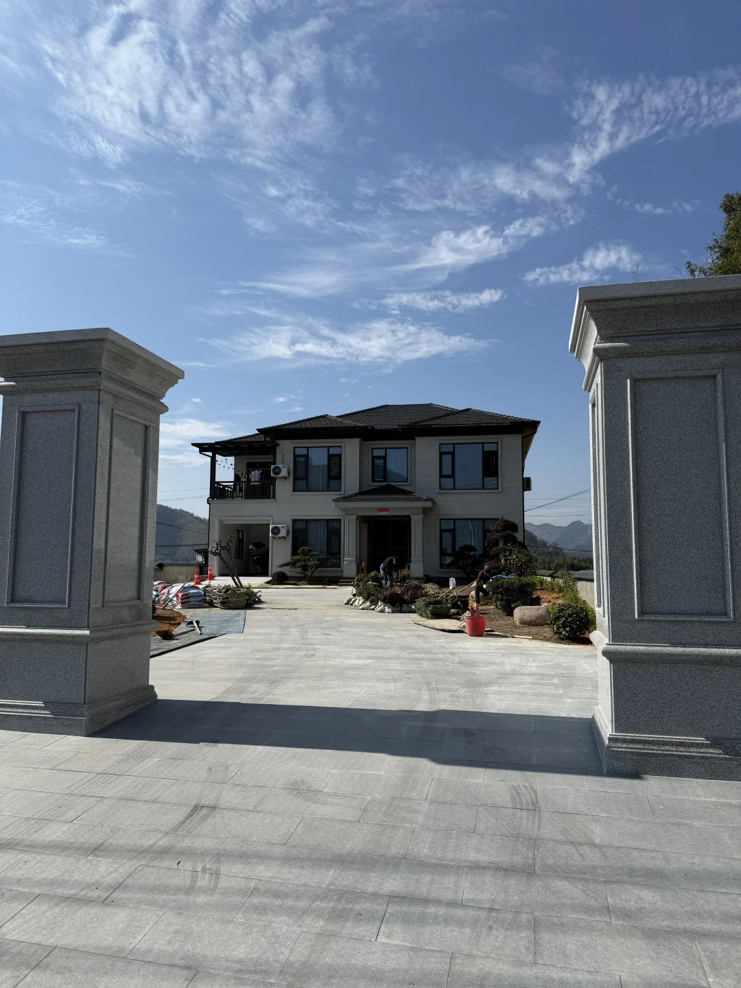 自建房小院开始种花花草草啦????