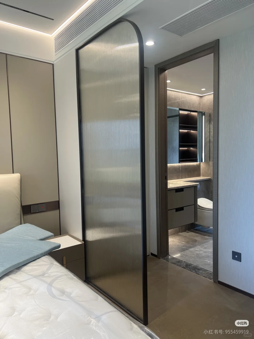 主卧房玻璃隔断