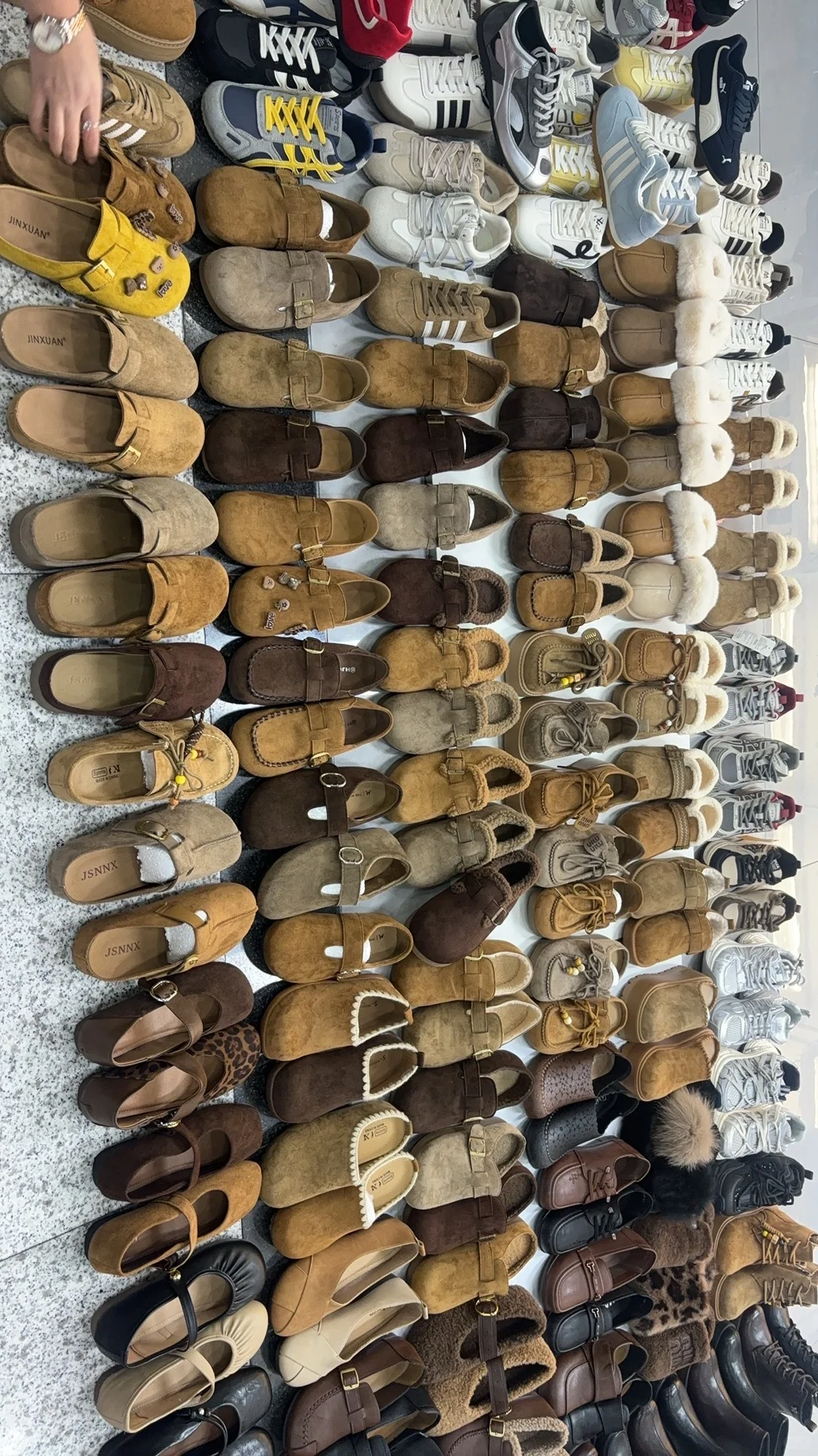 档口鞋子只要50元