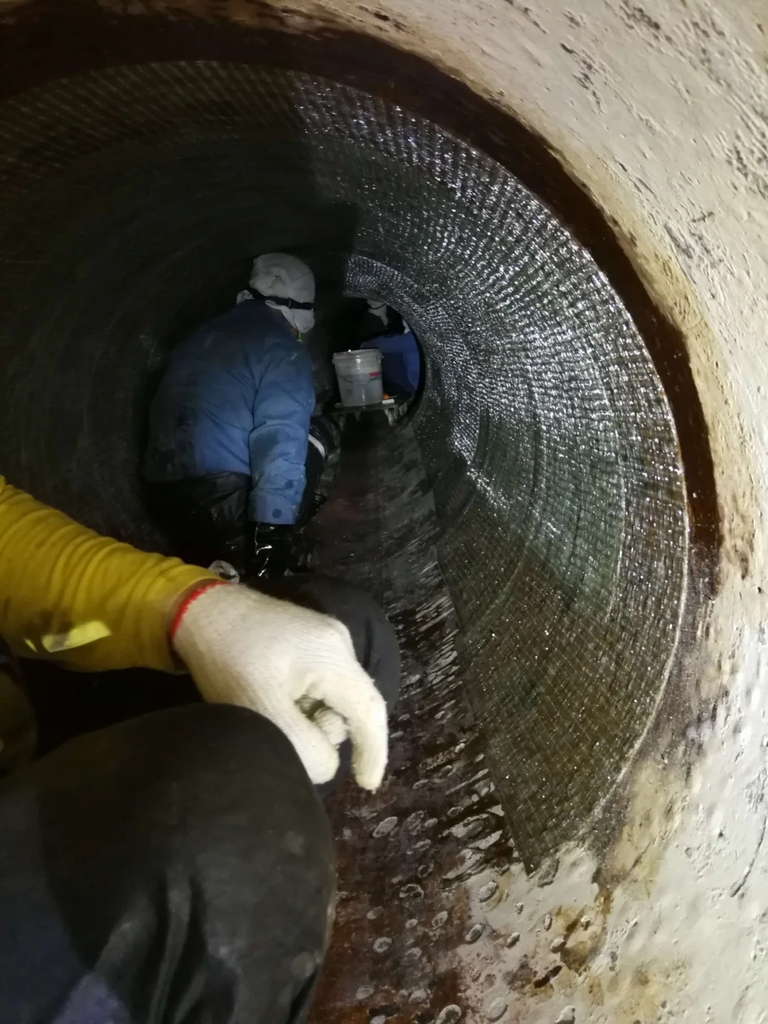 非开挖大口径原水管道修复加固